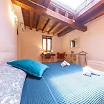 Vakalu-Piazza Duomo Charming Apartment